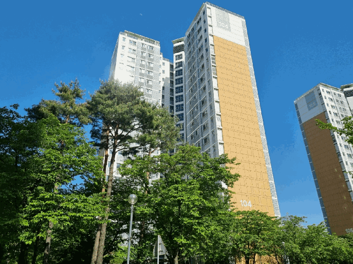 본건 북서측에서 촬영