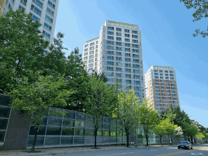 본건 남동측에서 촬영