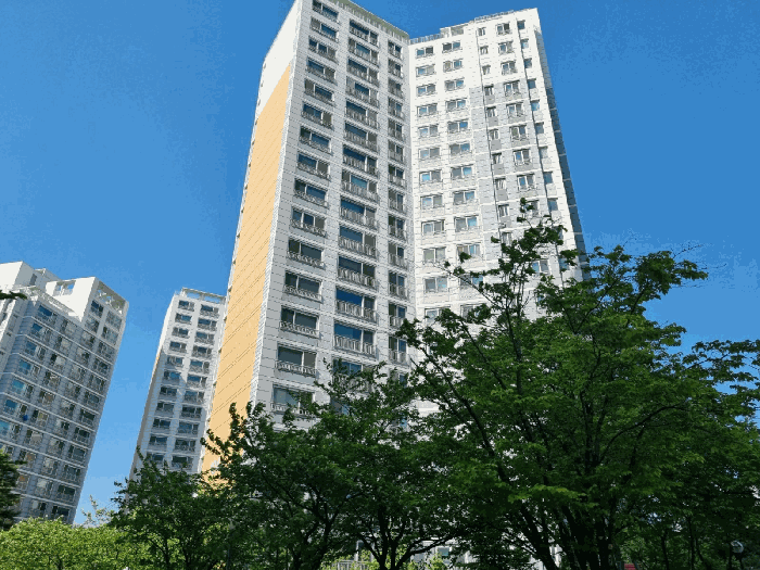 본건 남서측에서 촬영