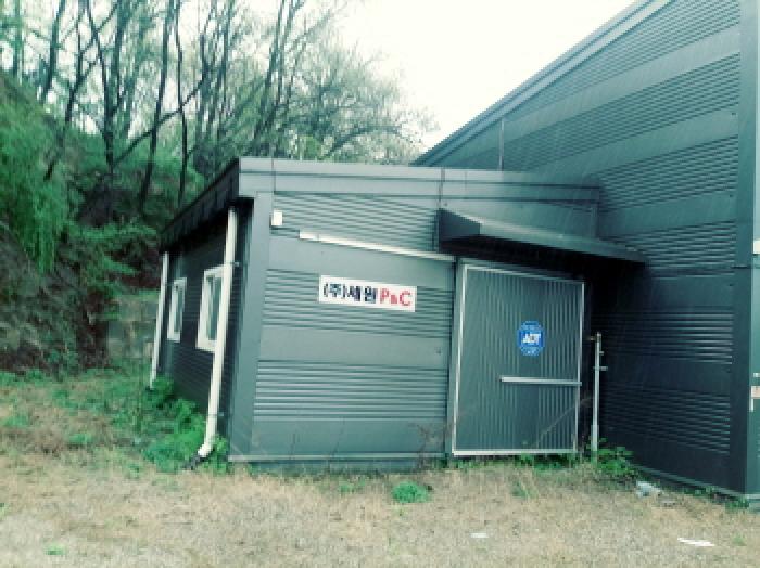 * 본건 제시외 건물 전경