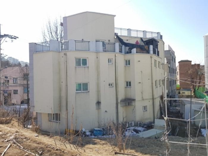 이 사건 토지 및 건물