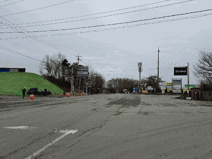 인근 지방도 및 시내버스정류장1