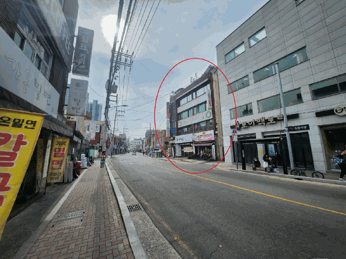 본건 남동측-> 남서측 전경 및 주변전경’><br /><img src=