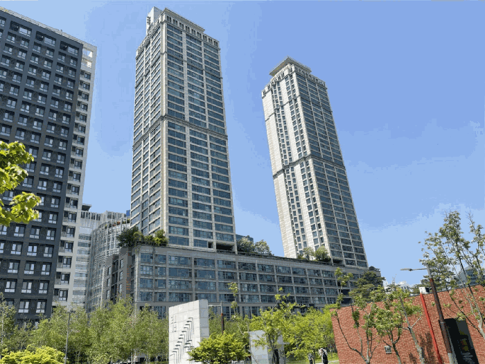 본건 동측 전경