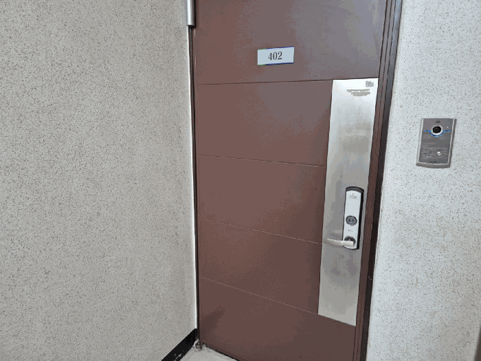 402호 현관전경