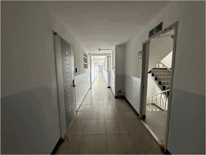 본건 건물 2층 복도 전경