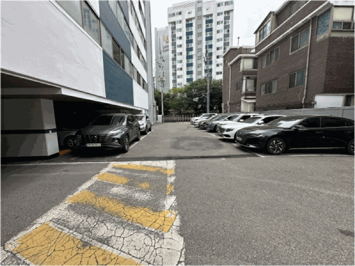 본건 단지 지상 주차장 전경