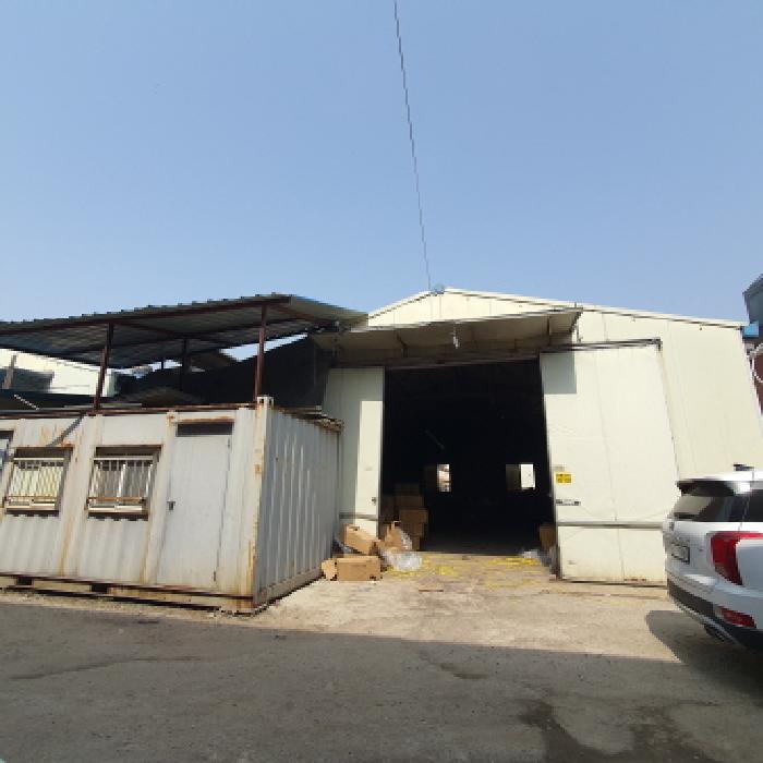 제시목록7 공장건물중 J동 입구 모습