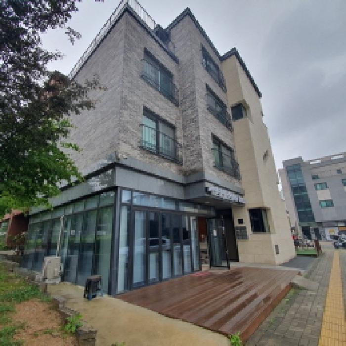 목록1 건물을 반대쪽 측면에서 바라본 모습 