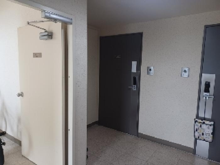 본건 민락동 호반베르디움 1804동 1503호 현관문 앞쪽 현황사진