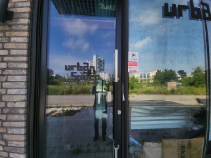 1층 상가 출입문 및 안내장