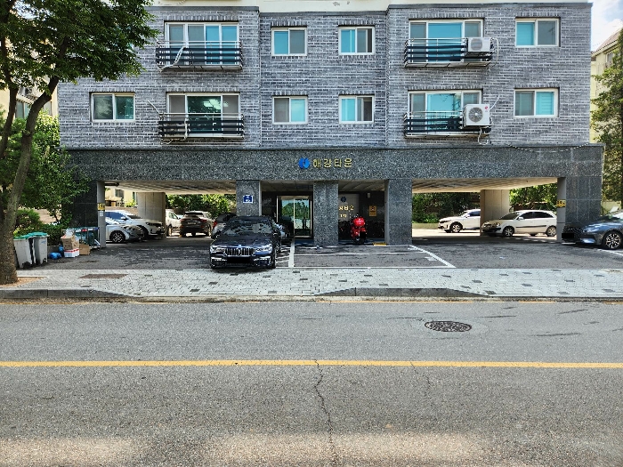 본 건 소재 건물 입구 전경