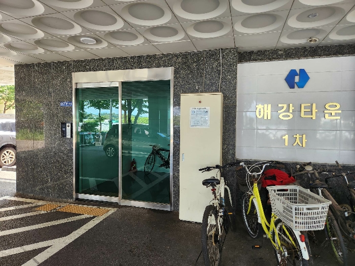 본 건 소재 건물 출입구 전경