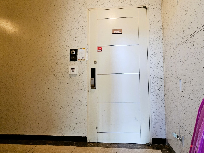 본건 1002호 세대현관