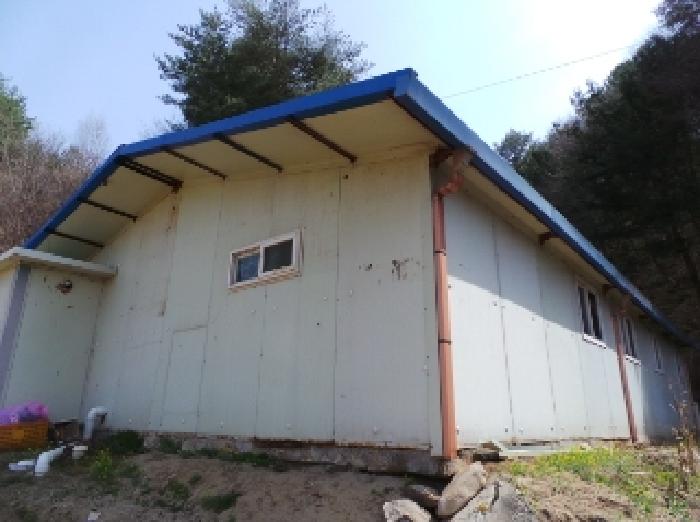 기호 1번 지상에 소재하는 것으로 보이는 제시외 조립식판넬조 판넬지붕 창고