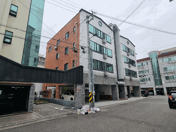 남동측에서 본 전경