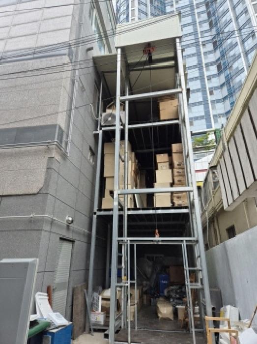 철골조 구조 및 판넬지붕으로 설치된 리프트 시설