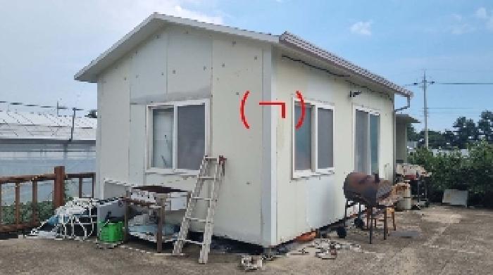 소재지1(위미리 4187-2) 지상에 소재한 제시외 건물(ㄱ)