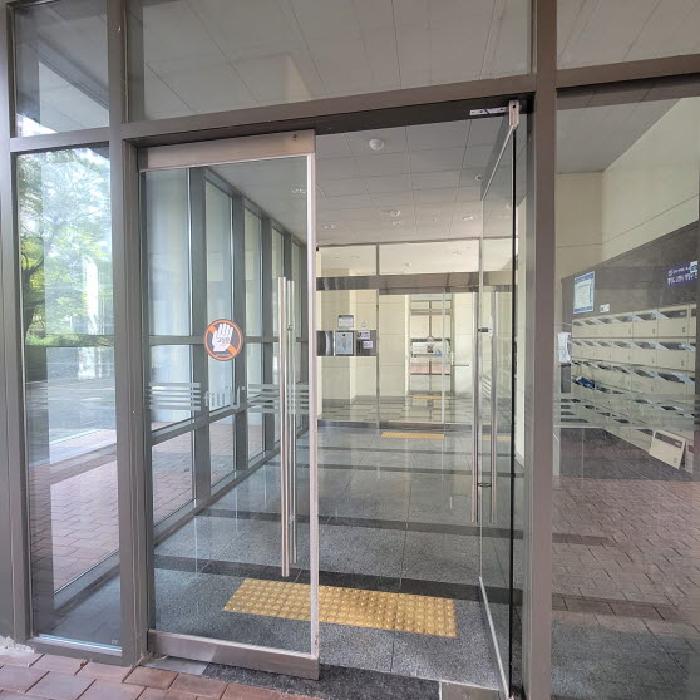 현관출입구 전경