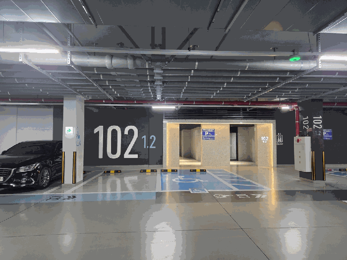 지하주차장 공동현관문