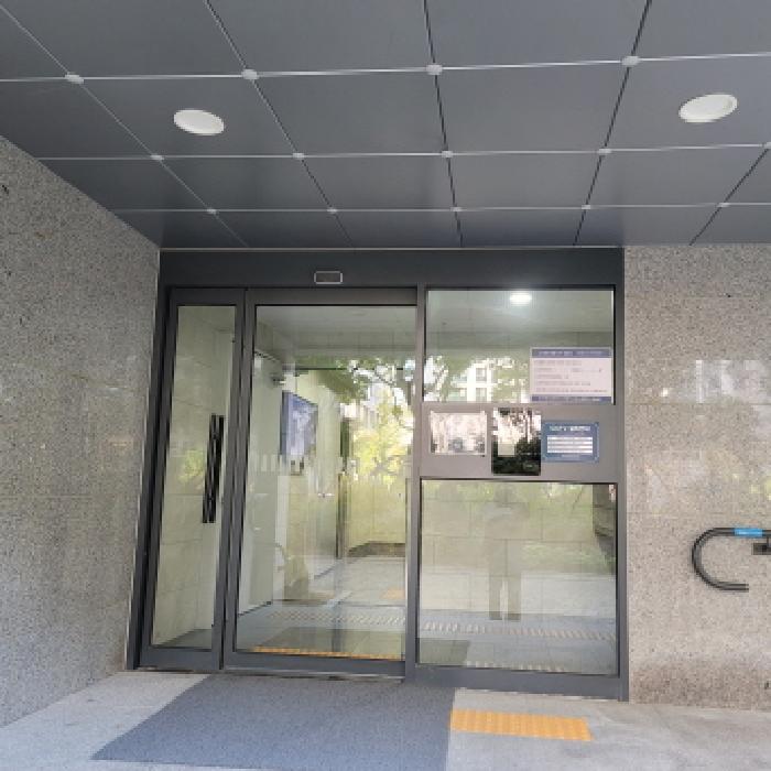 공동현관 출입구 전경