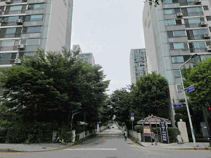 단지 정문 전경(남측 촬영)