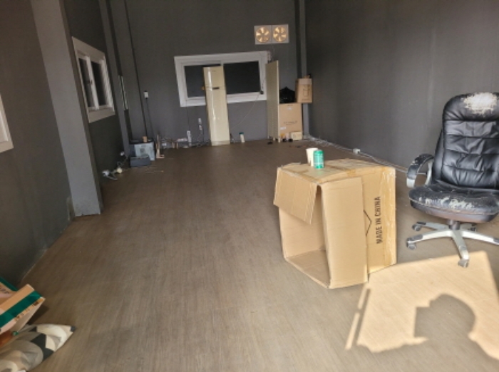 목록 3. 좌측 출입문 안쪽 모습