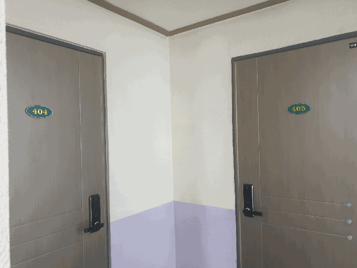 404, 405호 현관