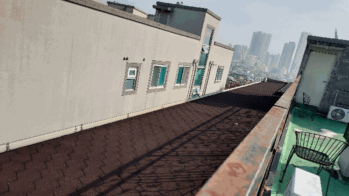 일련번호 2 (4층) 및 제시외건물(ㄱ)지붕