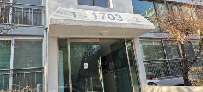 공동현관 출입문