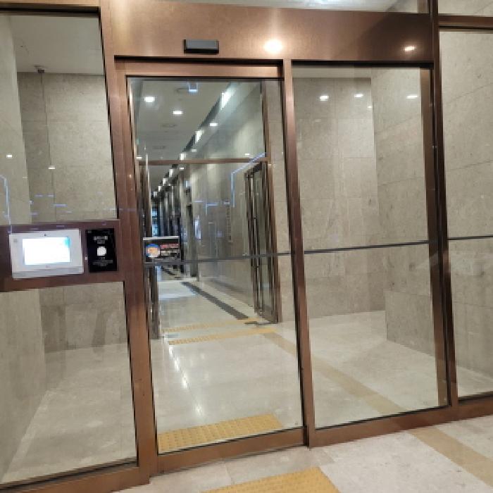 공동현관 출입구 전경