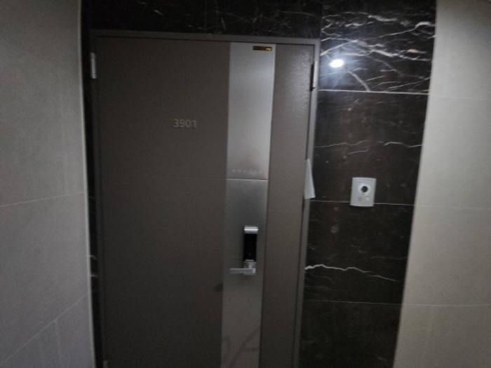 출입문 및 안내장