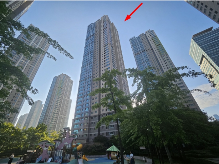 본건이 속한 건물의 전경