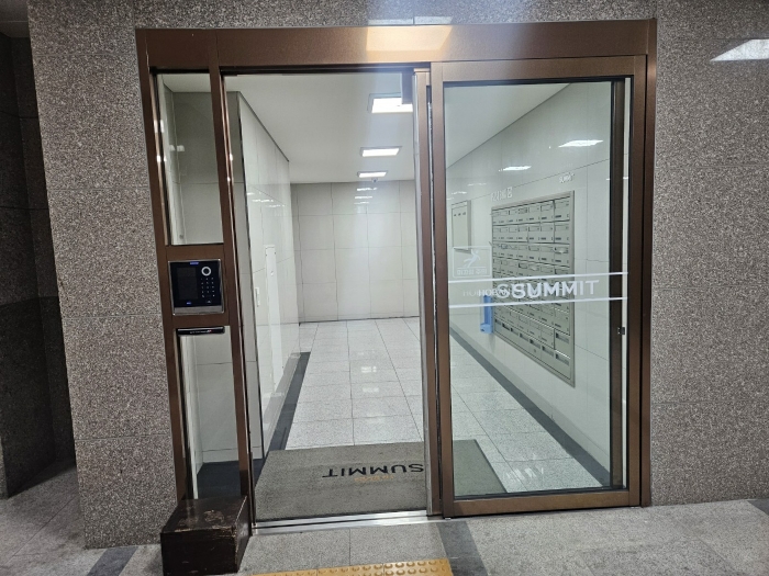 기호(가) 1층 공동 출입문 전경