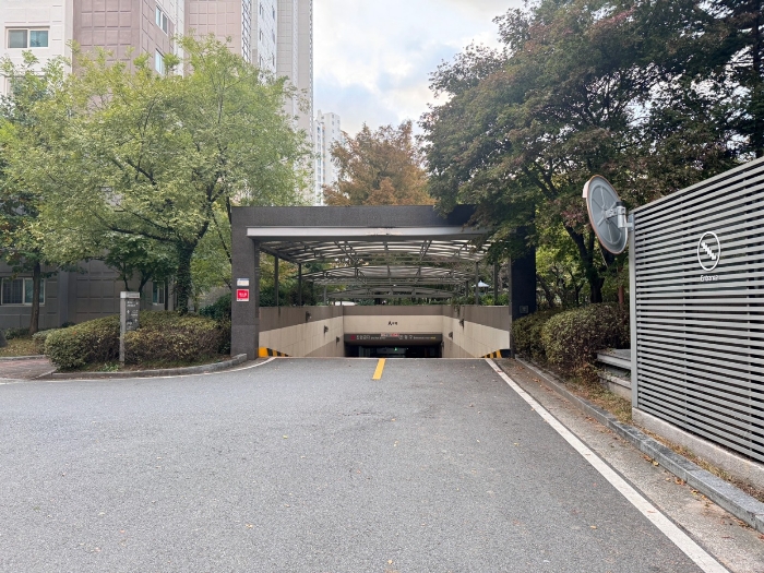 지하 주차장 입구