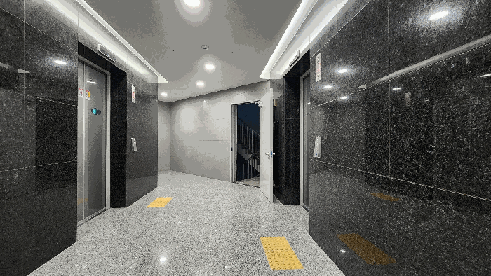 본건 출입 엘리베이터(로비층)