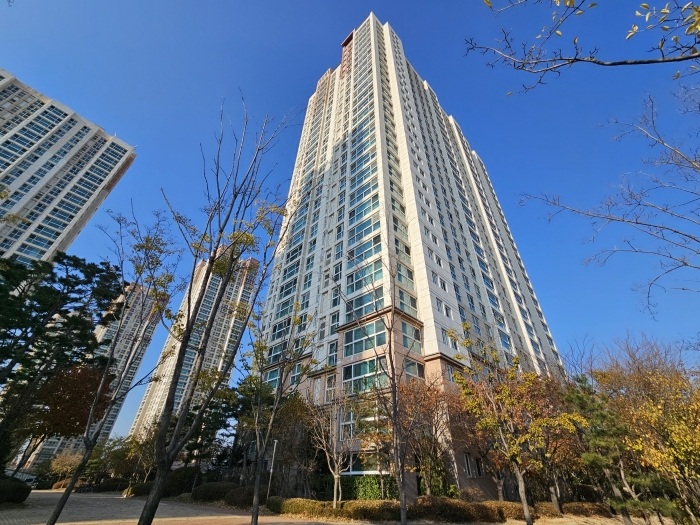 [본건 전경] 본건 남측에서 촬영