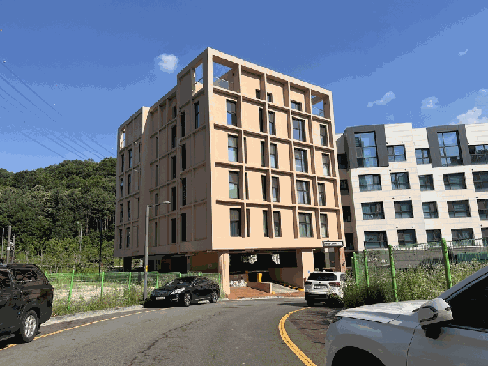 본건 소재 건물 전경 1 (북서측방면)