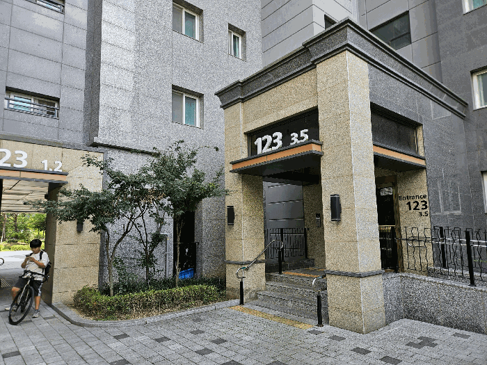 123동 공동 현관