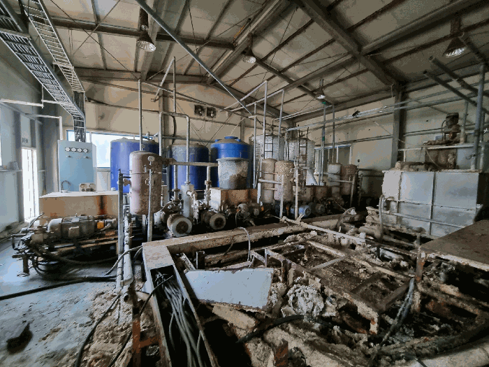 방치된 소유자미상 제시외 기계기구
(없어진 것으로 보여지는 설비 부분)