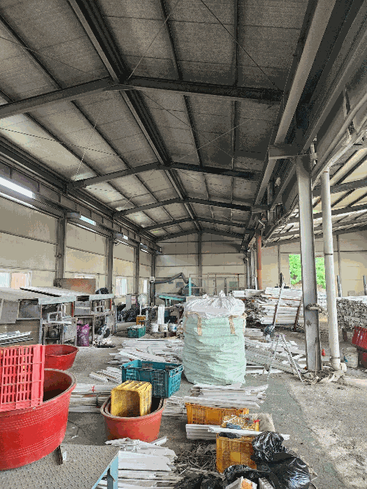 폐차장 건물 내부 전경