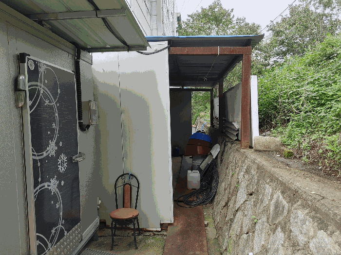 【 제시외 건물 : 기호 ㉢ 】