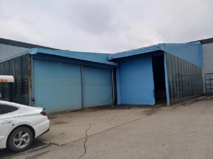 * 본건 목록 1. 지상 제시외 철파이프기둥 창고1 전경