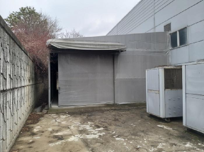 * 본건 목록 1. 지상 제시외 철파이프기둥 창고2 전경