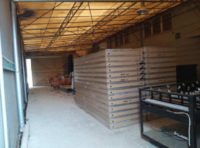 * 본건 목록 1. 지상 제시외 철파이프기둥 창고2 내부 전경