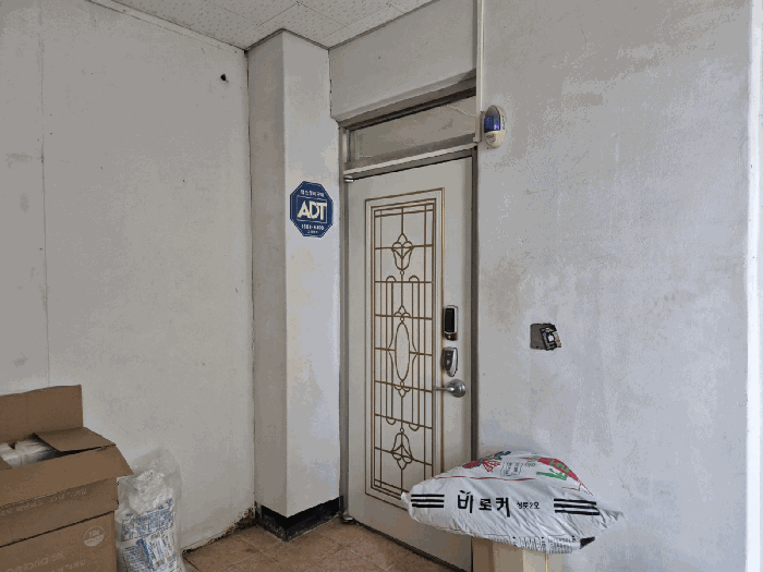 2층 단독주택출입구