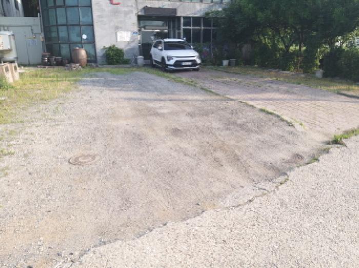 * 본건 목적물 1. 전경(주차장)