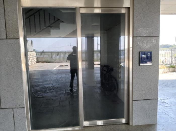 * 본건 목적물 1-3층 출입구 전경