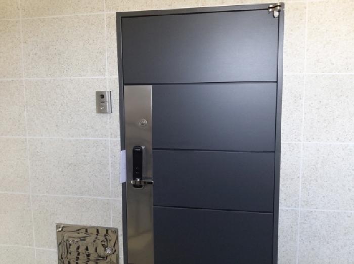 * 본건 목적물 전경(3층현관문)