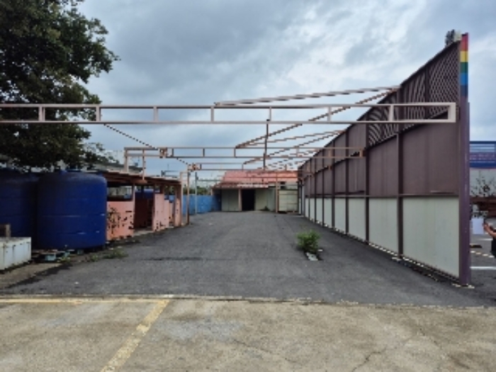 - 소재지 1(내도동 226) 지상에 설치된 철골구조물